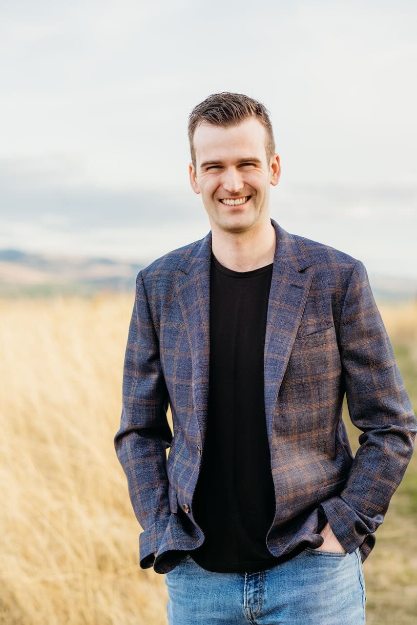 An image of Ross in a field.